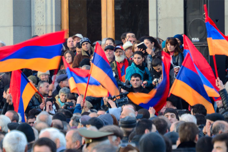 Протесты в Армении: что напугало Кремль?